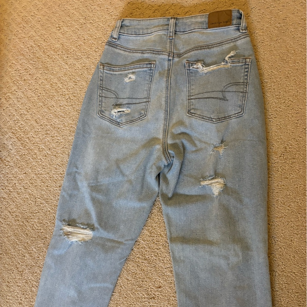 NWOT AE High Rise Mom Jeans - Picture 4 of 8